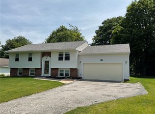 1931 W Tuttle Park Rd, Madison, OH 44057