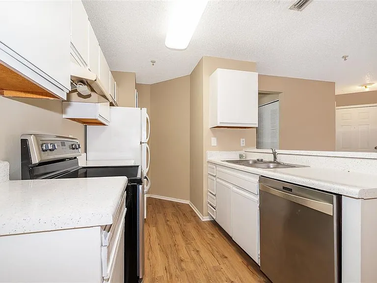 956 Salt Pond Pl #306 — Photo 8