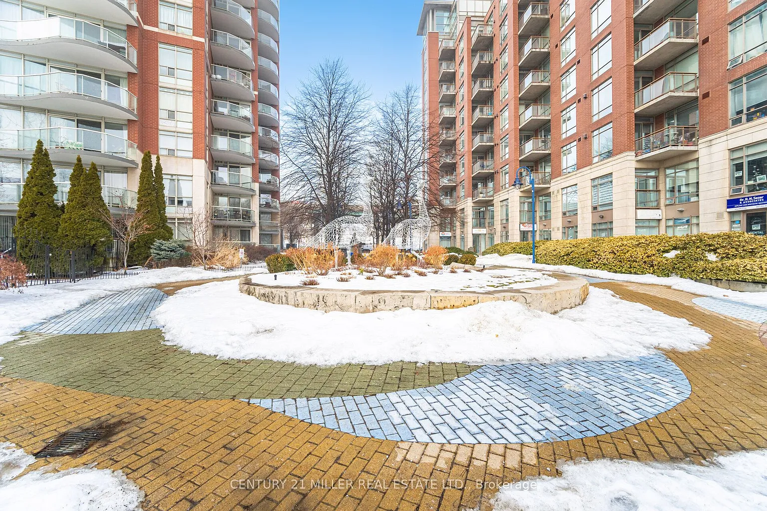 550 Queens Quay W #318 photo 1