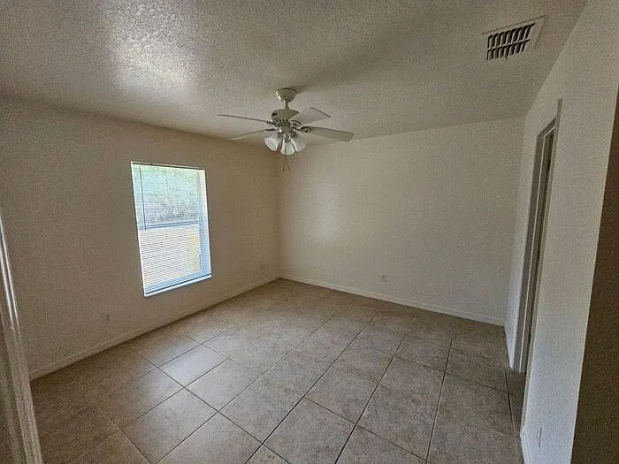 531 NE 28th Ave #100 — Photo 5