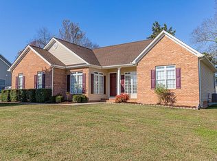 135 Roper Dr, Bowling Green, VA 22427