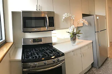 Rented by La Seven Inc.