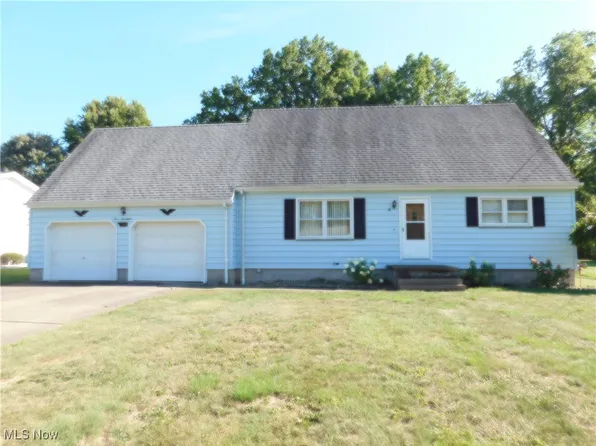 417 Earl Dr NW, Warren, OH 44483