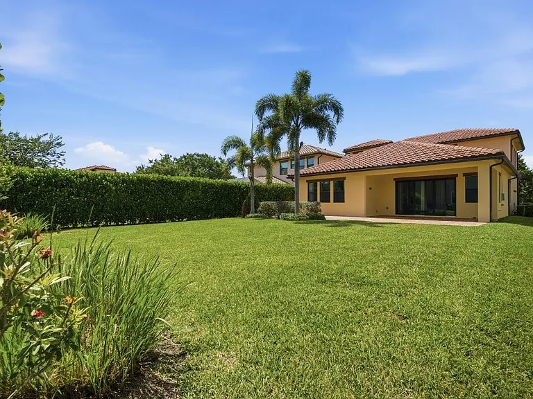 11760 Bayview Cir — Photo 56