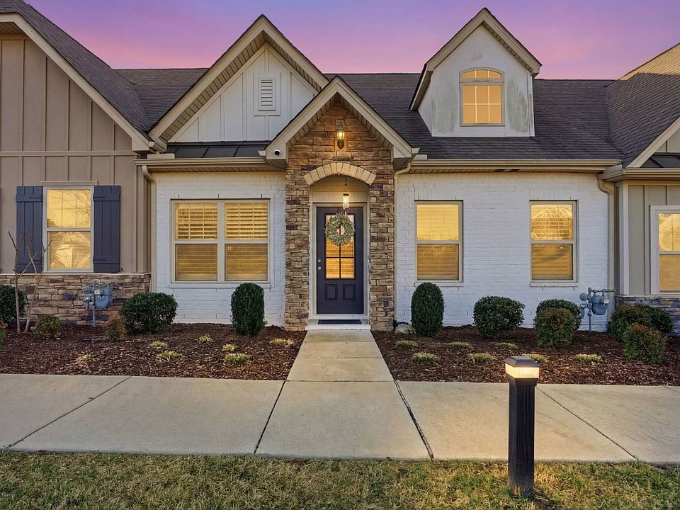 1st image of 330 Madeira Pl