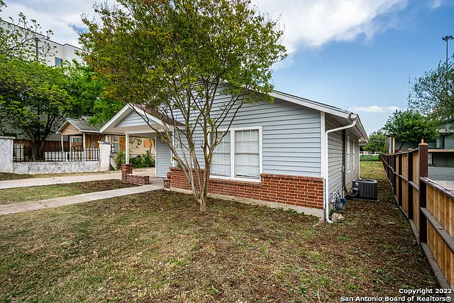 4 bed, 2.0 bath, 1152 sqft, $2,100 — Photo 2