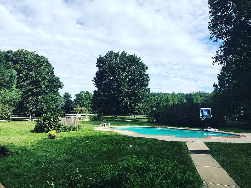2nd image of 27 Woodchuck Way