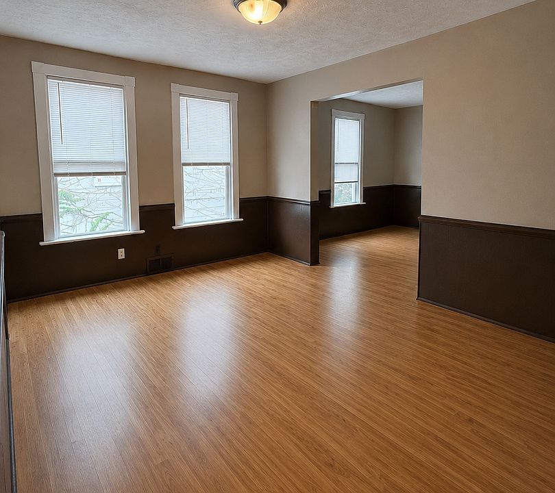 1st image of 1124 1/2 3rd St