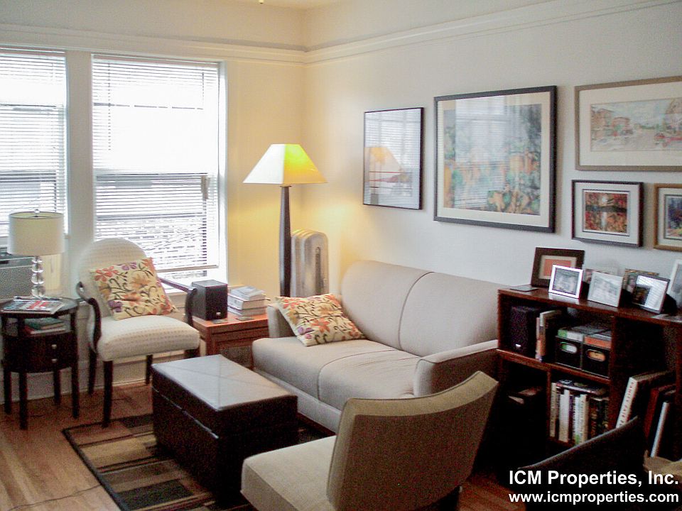 1st image of 529 W Cornelia Ave #2