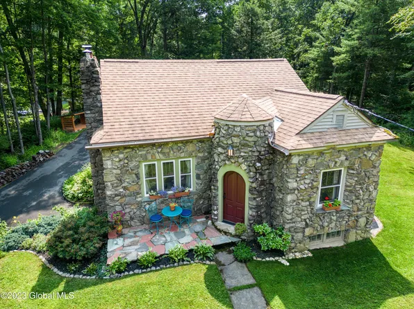 308 Thais Road, Averill Park, NY 12018