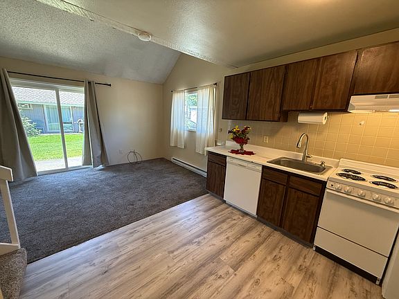 2nd image of 3031 E Jackson Ave