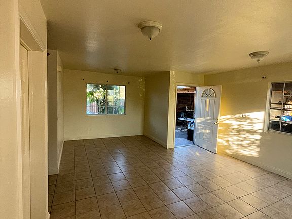 3rd image of 1614 E 52nd St #2