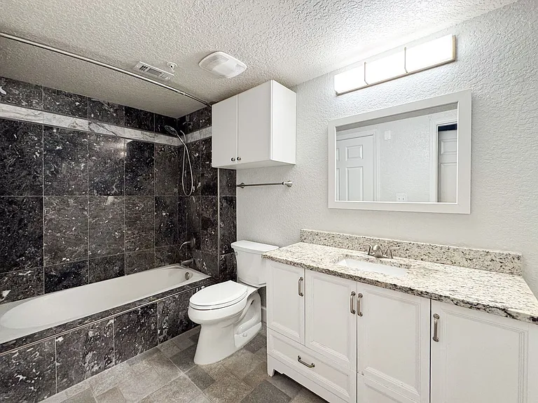 304 E South St #2024 — Photo 9