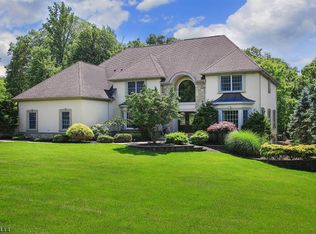 19 Strawberry Ln, Warren, NJ 07059