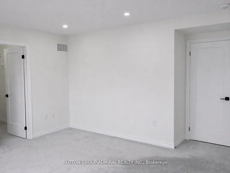 65 Barkerville Dr — Photo 33