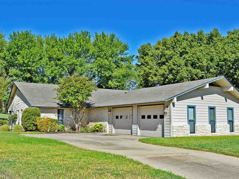 1st image of 108 Meadowlakes Dr
