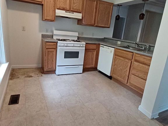 3rd image of 241 Broad St APT B