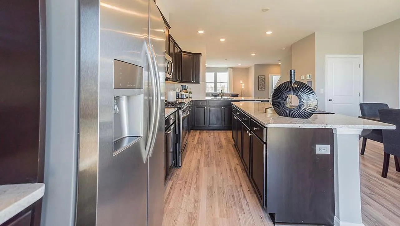 3 bed, 2.5 bath, 2250 sqft, $3,195 — Photo 4