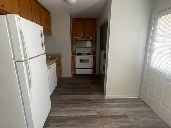 Feemster Lake Apartments
