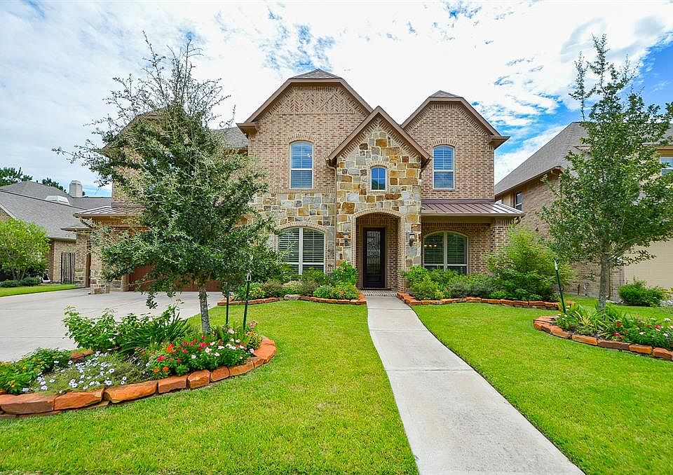 Welcome home to 13108 Parc Cove Ct!