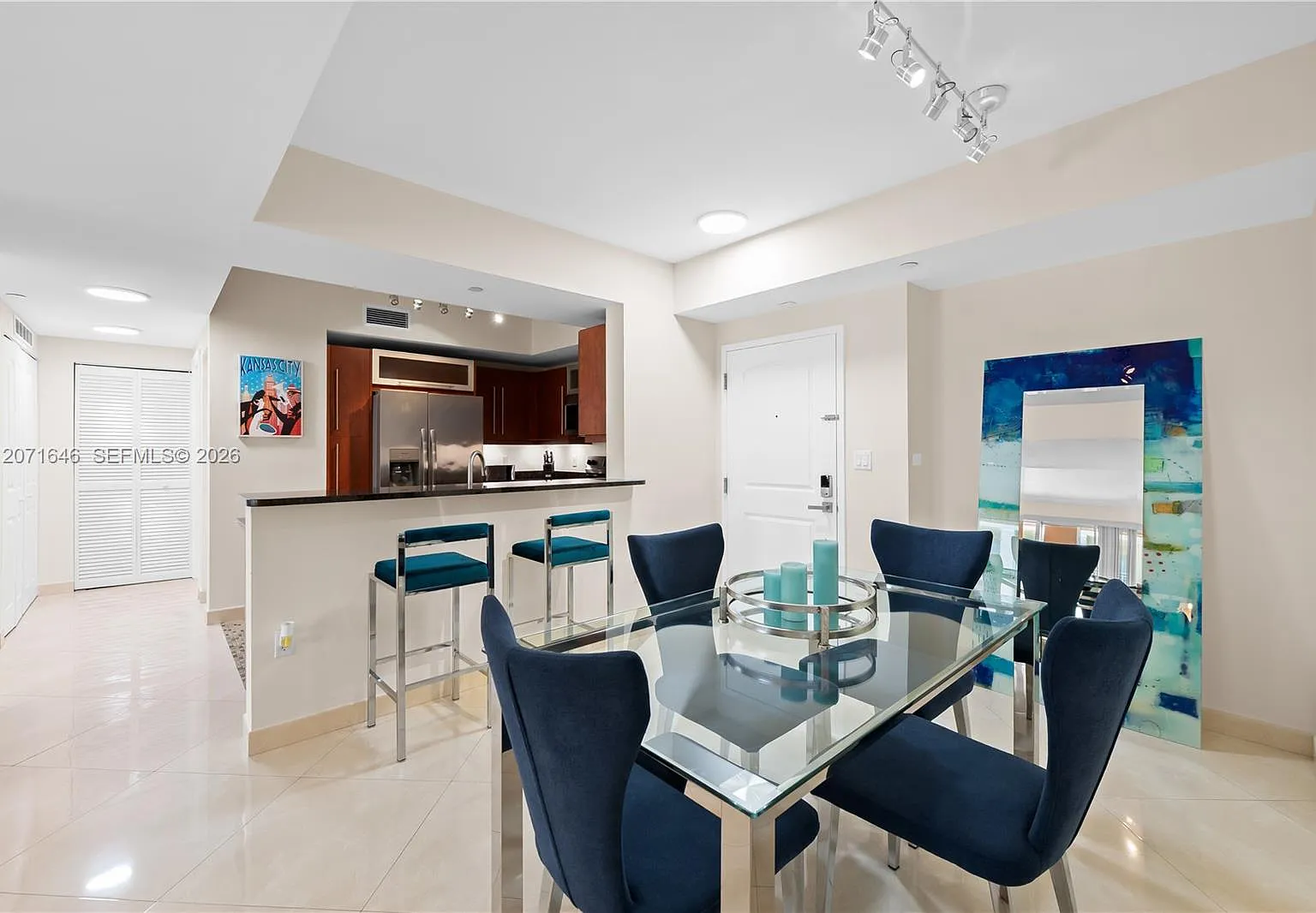 Toscano Condo — Photo 4