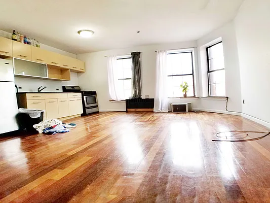 Rented by Rentall Group Inc | media 8