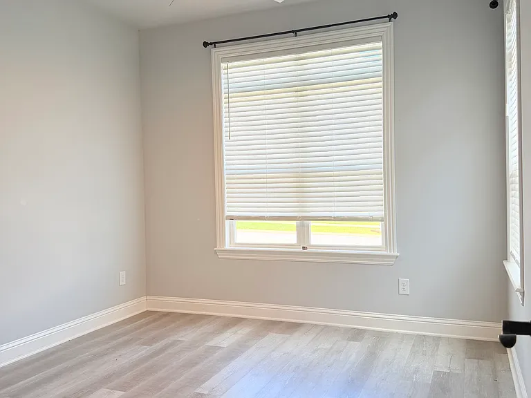 2310 SW Poppy St — Photo 7