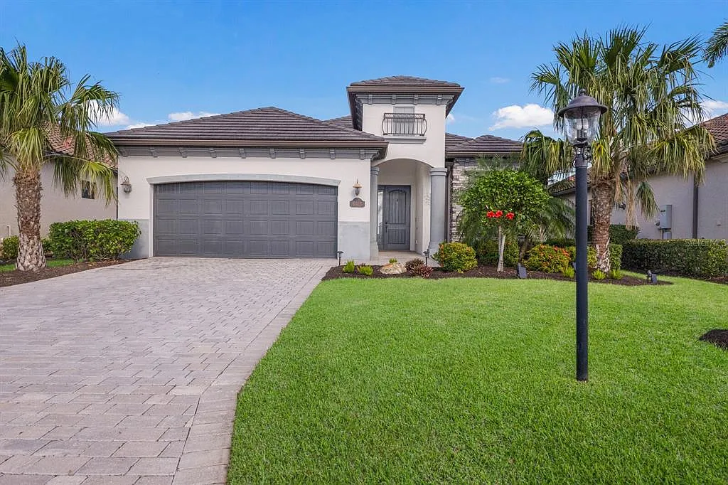 3 bed, 2.0 bath, 2248 sqft, $6,000 — Photo 3