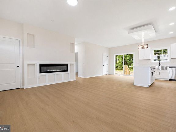 3rd image of 2559 Southside Ave