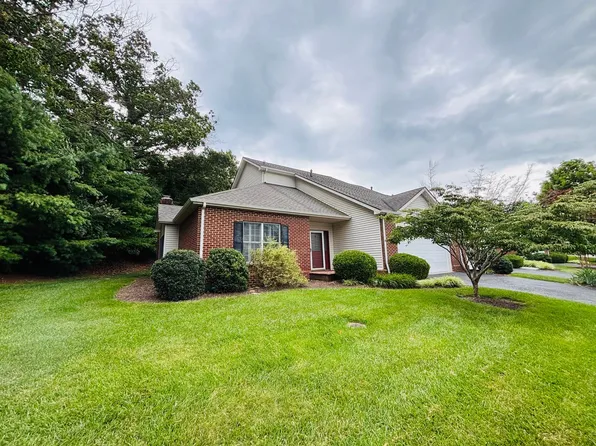 1104 Caldwell Dr, Blacksburg, VA 24060