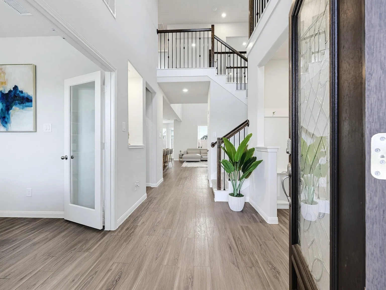 4 bed, 3.5 bath, 2727 sqft, $2,850 — Photo 2