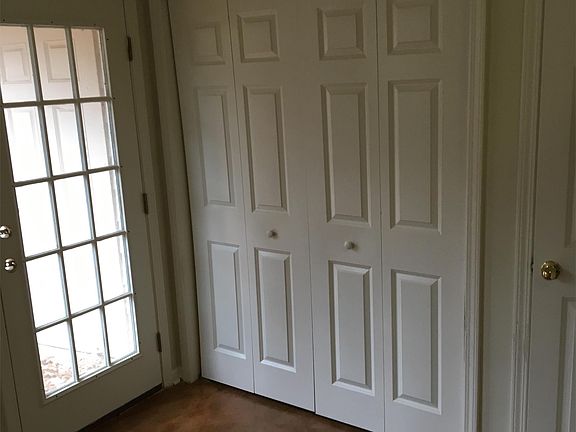 5th image of 725 Burton Ln