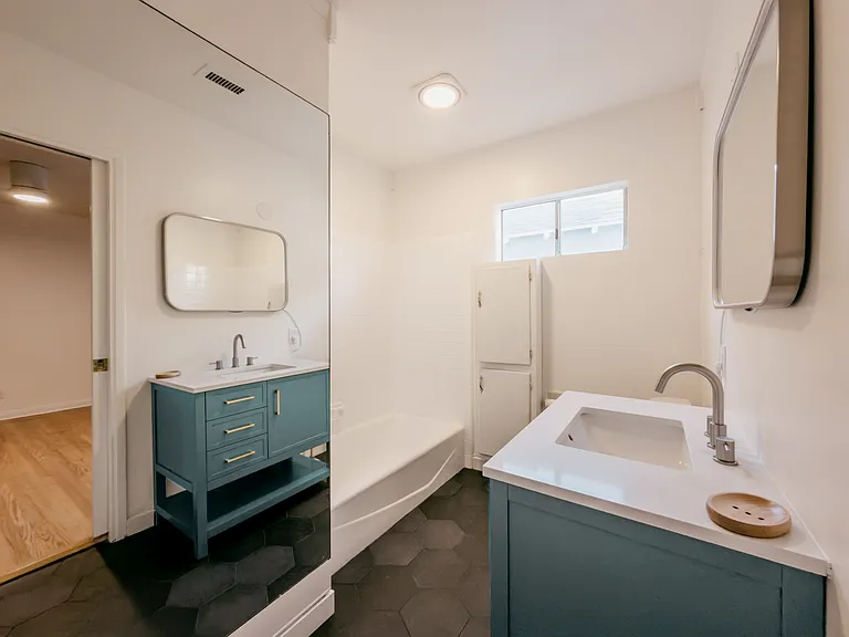 5518 Denny Ave — Photo 9