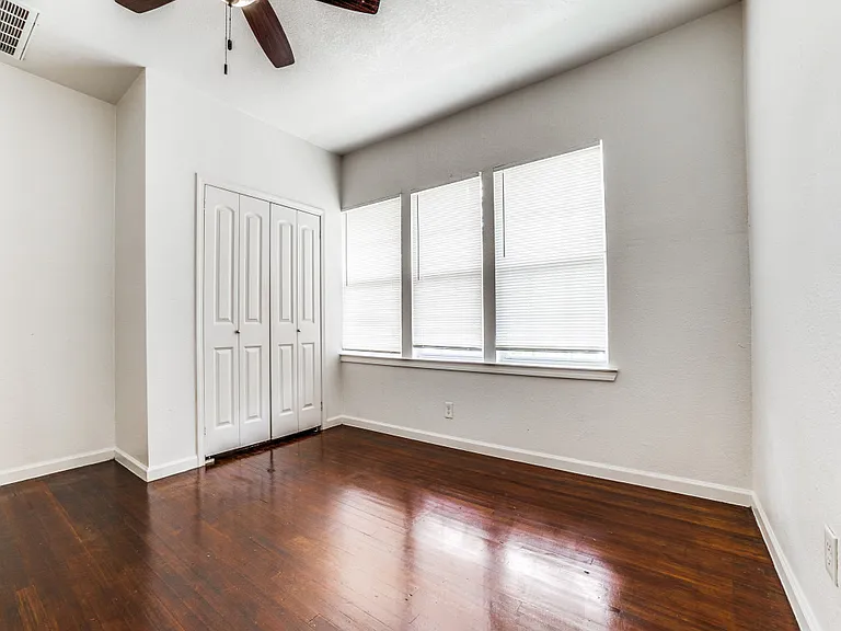 1628 Poplar St — Photo 4
