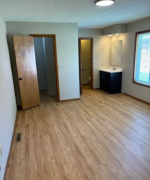529B E Redwood St #B — Photo 12