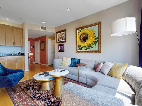 4821 Bakman Ave Unit 405, Valley Village, CA 91601