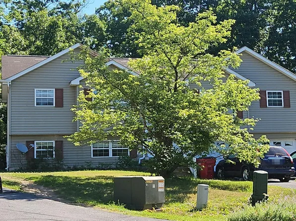 392 Longwood Dr, Bunker Hill, WV 25413