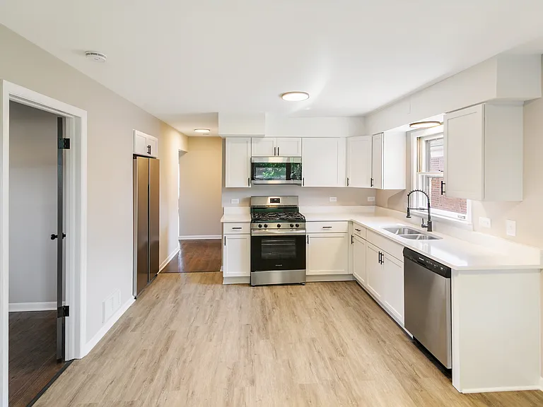14214 Minerva Ave — Photo 2