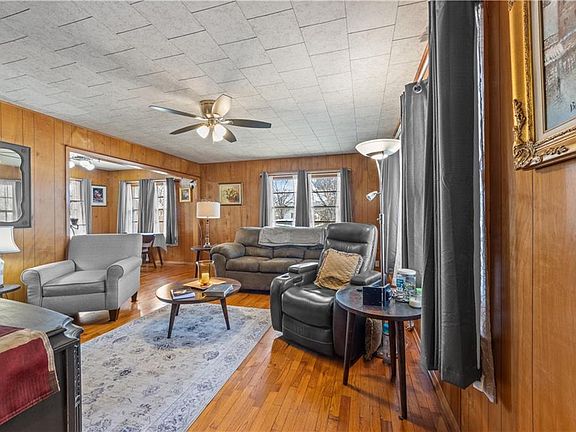 4th image of 628 Maple St