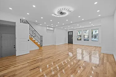 194-27 Murdock Avenue