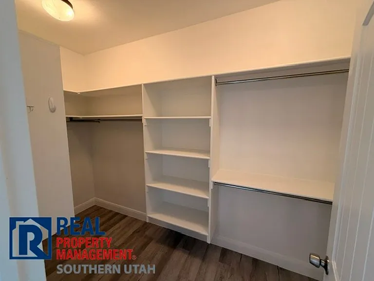 685 W Windsor Dr — Photo 13