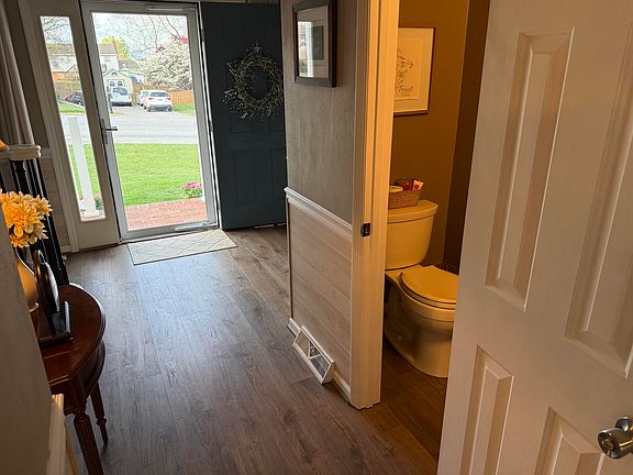 4th image of 704 Joan Cir