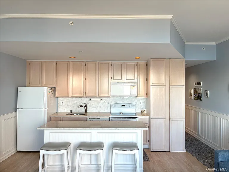 250 Dune Rd #120 — Photo 11