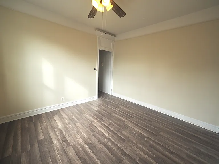 25-21 23rd St #2L — Photo 8