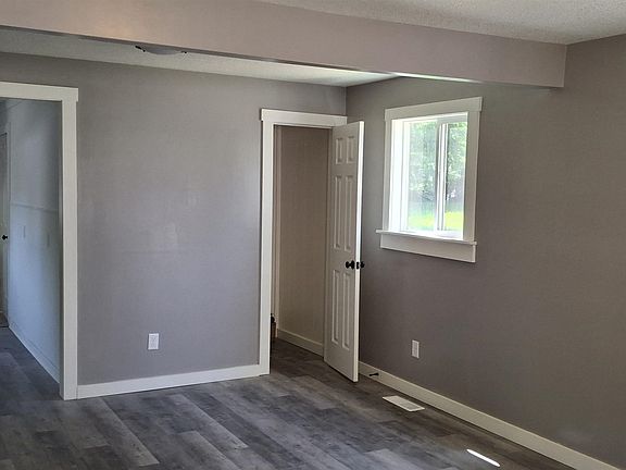 3rd image of 1205 Town St