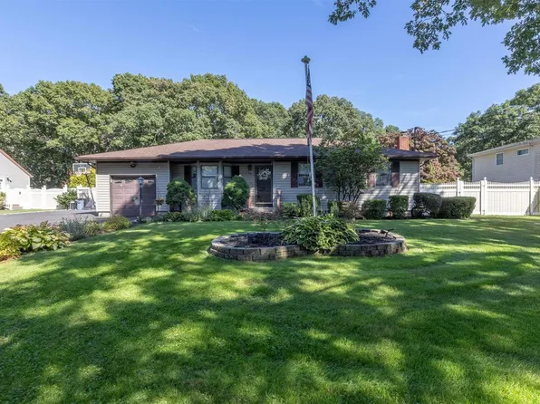 392 Boxwood Drive, Shirley, NY 11967