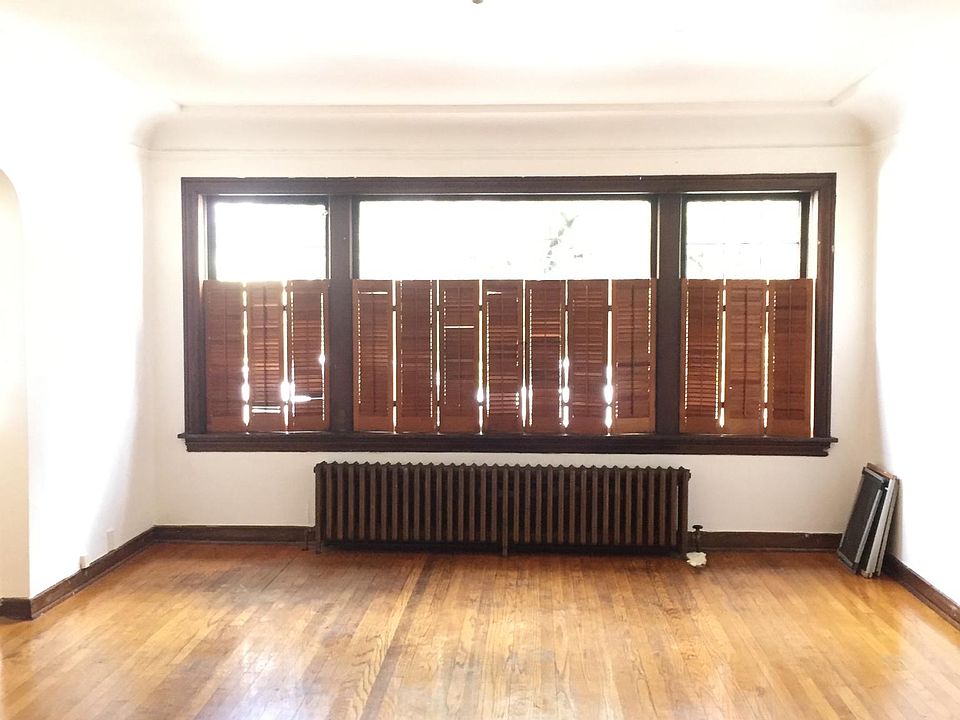 1st image of 315 Summit Ave E #102