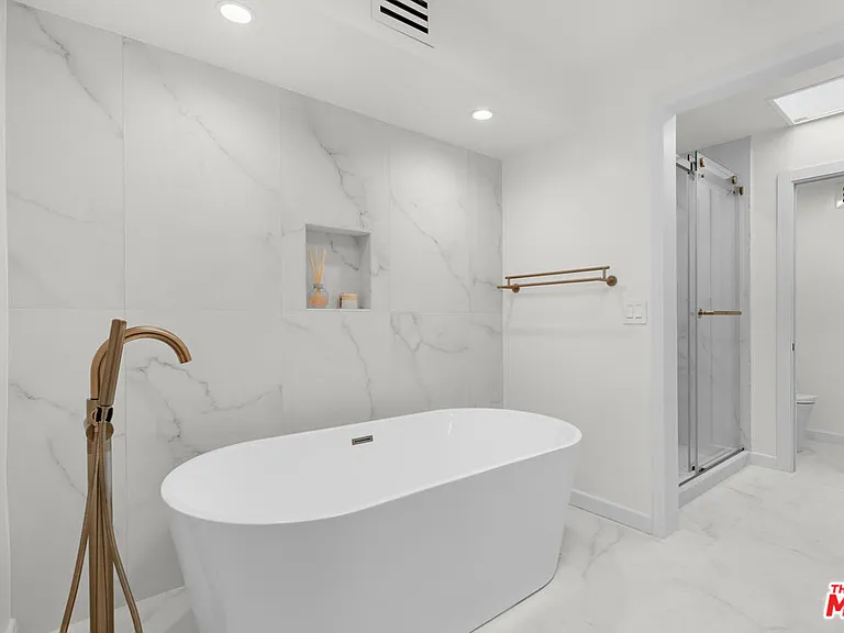 9509 W Olympic Blvd — Photo 28