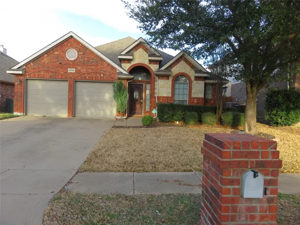 6950 Shoreview Dr, Grand Prairie, TX 75054