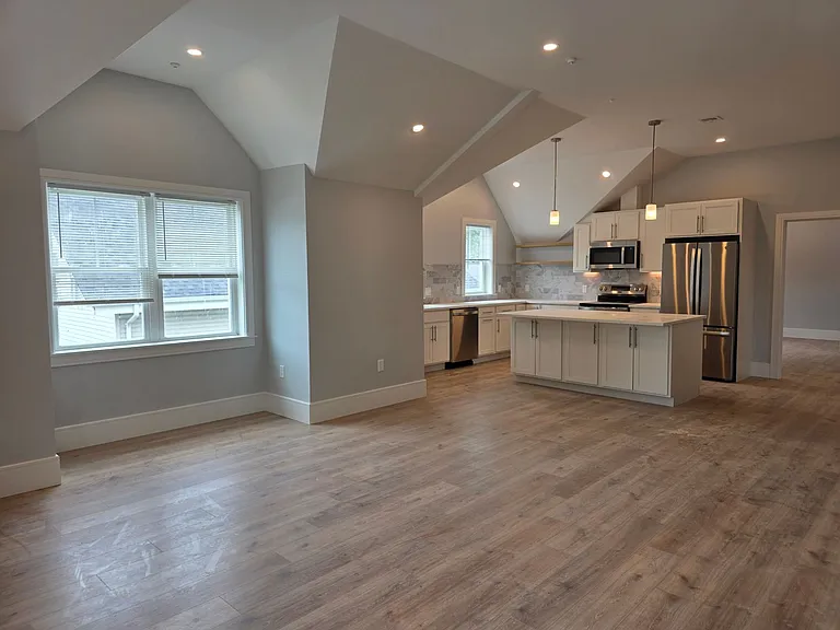 15 Holton St #1A — Photo 14